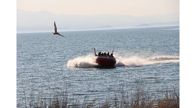 Beyşehir&#39;de adrenalin tutkunlarının &quot;jetboat&quot; heyecanı