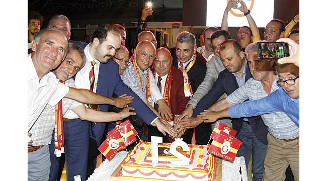 Galatasaray 21. şampiyonluğunu Tekirdağ&#39;da kutladı