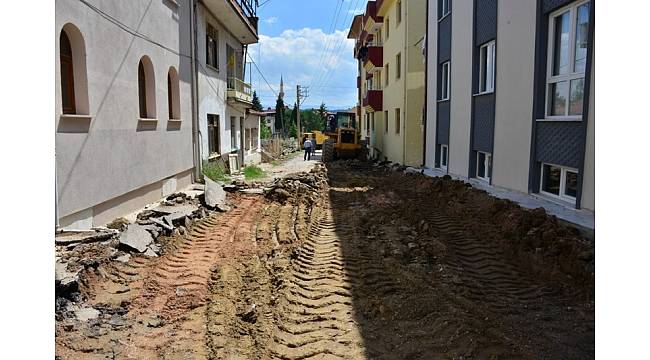 Gediz Belediyesi&#39;nin beton parke ve bordür yapım çalışmaları