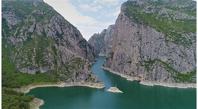 Kanyonda kaybolan tur rehberini özel tim arıyor