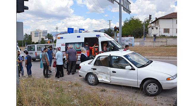 Niksar&#39;da trafik kazası: 5 yaralı