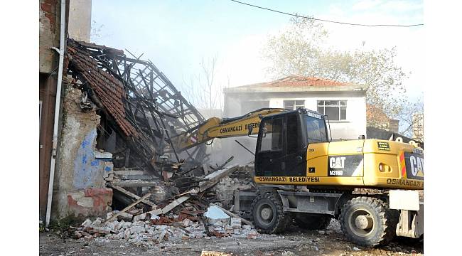 Osmangazi&#39;de metruk temizliği