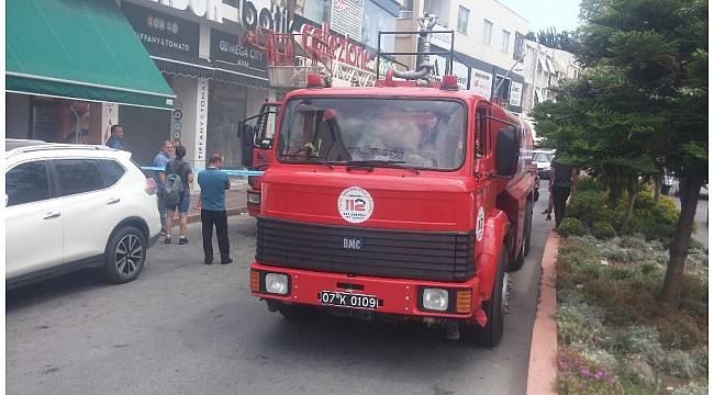 Turistik caddede korkutan yangın