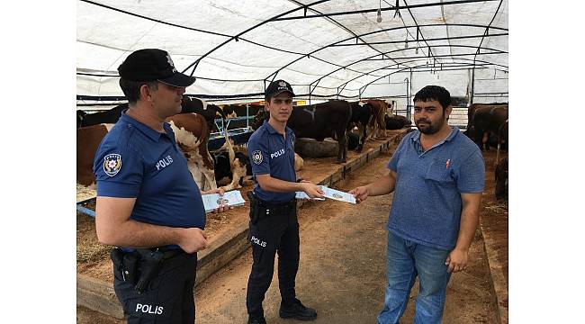 Çorlu polisi kurban pazarında broşür dağıtarak uyarıda bulundu