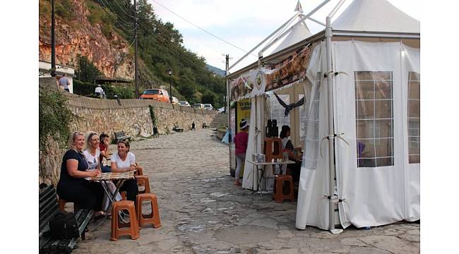 Kosovalı kadınlarından gözleme çadırı projesi