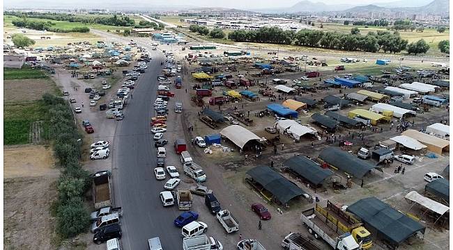 Kurban pazarındaki hareketlilik havadan görüntülendi