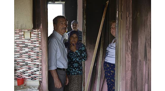 Tepebaşı Belediyesinden evi yanan aileye yardım eli