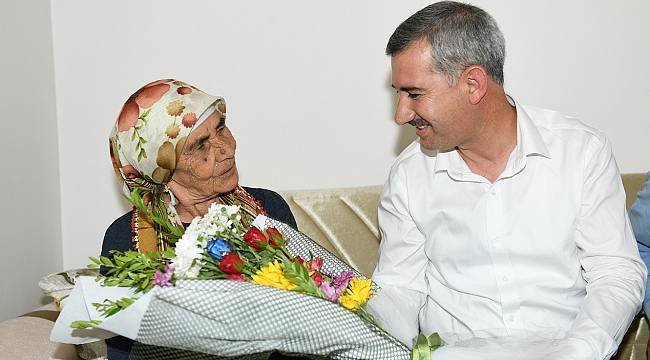 Yeşilyurt Belediyesi evi yanan aileyi yeni evine kavuşturdu