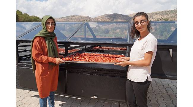 Batman&#39;da &#39;Çıtır Çileğim&#39; ilk meyvelerini verdi