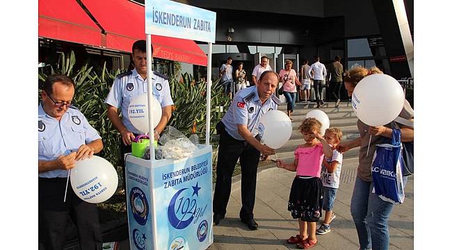 İskenderun zabıtasından çocuklara 192. yıl balonu