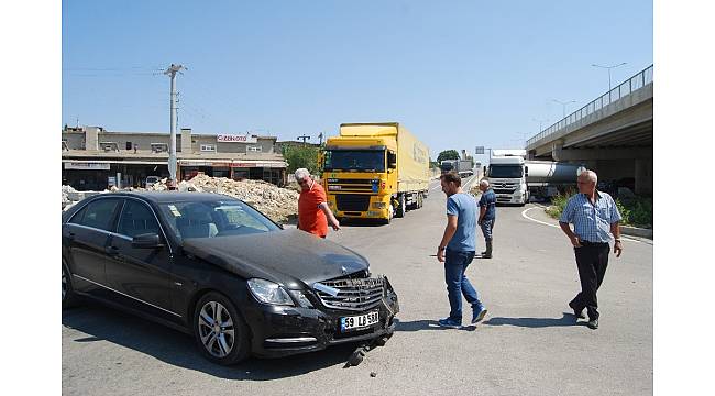 Otomobilin çarptığı motosiklette karı koca yaralandı