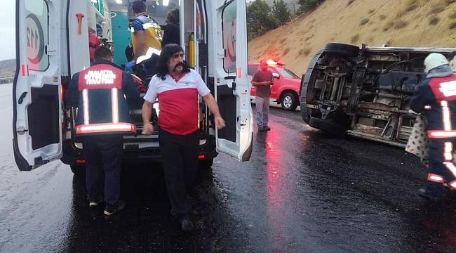 Tarım işçilerini taşıyan minibüs devrildi: 7 yaralı