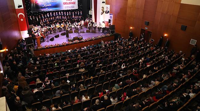 ‘ESKİMEYEN ŞARKILAR’ KONSERİ YOĞUN İLGİ GÖRDÜ 