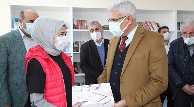 BAŞKAN GÜDER, YÜZ YÜZE EĞİTİMİN İLK GÜNÜNDE ÖĞRENCİLERLE BULUŞTU