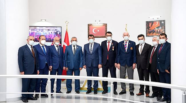 BAŞKAN GÜRKAN, ŞEHİT VE GAZİ DERNEK BAŞKANLARINI KABUL ETTİ “ŞEHİT VE GAZİ AİLELERİMİZ BU VATAN İÇİN ÇOCUKLARINI FEDA ETTİLER”