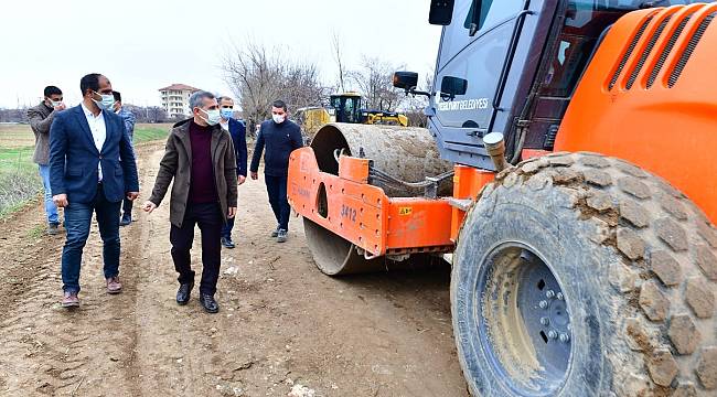 YEŞİLYURT’TA AÇILAN BAĞLANTI YOLLARI, ULAŞIMIN AKICILIK DÜZEYİNİ ARTIRIYOR