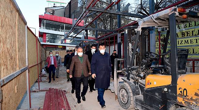 BÜYÜKŞEHİR BELEDİYESİ TARAFINDAN ÇİLESİZ OTOBÜS DURAĞI YENİLENİYOR “VATANDAŞLARIMIZIN ULAŞIMDAKİ KONFORU İÇİN ÇÖZÜMLER ÜRETİYORUZ”