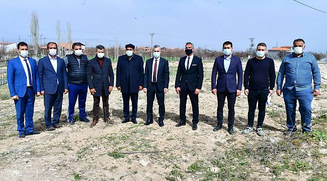 YEŞİLYURT BELEDİYESİ, SULUKÖY’LÜ GENÇLERİN ‘FUTBOL SAHASI’ TALEBİNİ YERİNE GETİRİYOR