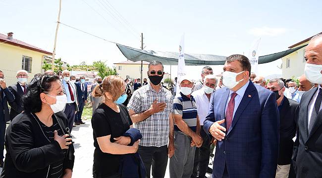 Dedeköy Mahallesinde Asfalt Çalışmasını İnceleyen Başkan Gürkan: