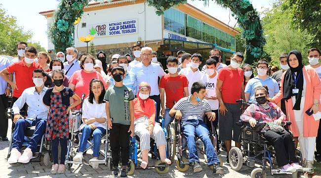 BAŞKAN GÜDER, ÖZEL GEREKSİNİMLİ BİREYLER VE AİLELERİYLE BULUŞTU