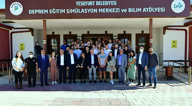 YEŞİLYURT BELEDİYESİ, YERLİ VE YABANCI ÖĞRENCİLERE DEPREM BİLİNCİ VE EĞİTİM PROGRAMI DÜZENLEDİ