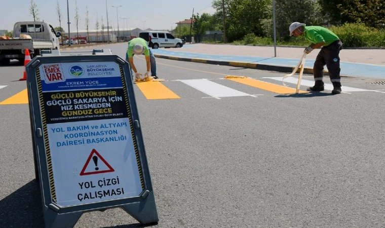 Sakarya’da 3 farklı noktada yol çizgi çalışması