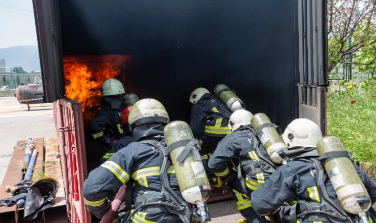 Bursa’nın yeni itfaiyecileri tatbikatlarla her koşula hazır