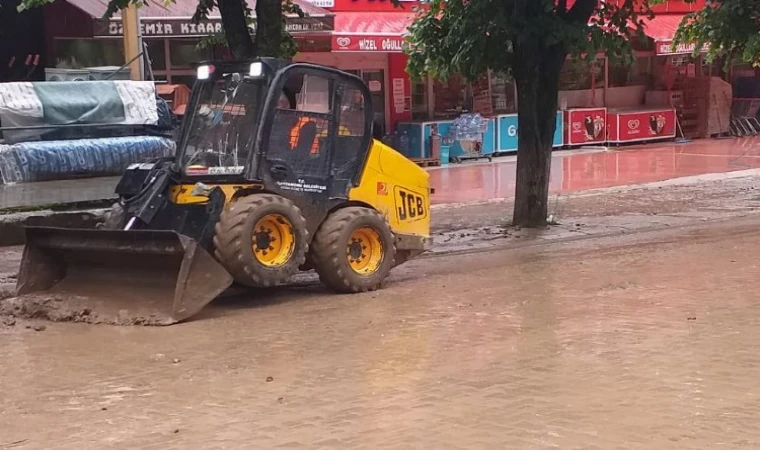 Kastamonu’da sel... Ekipler sahada