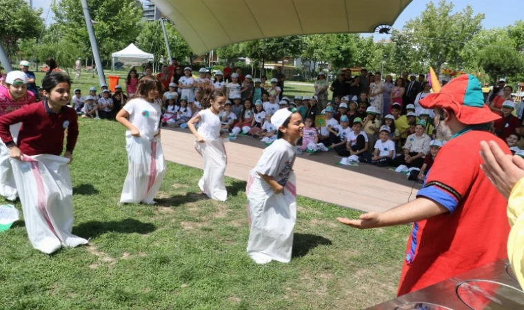 Manisa’da çevre bilinci eğlendirilerek aşılanıyor