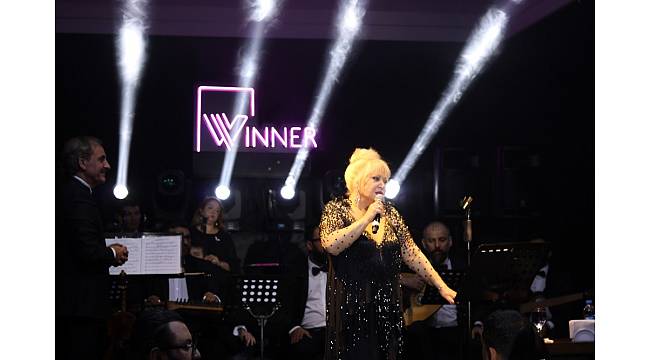 Diva ile Abacı&#39;dan unutulmaz konser