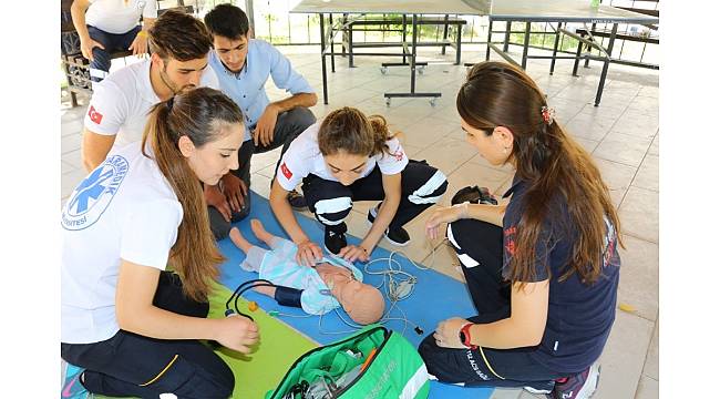 Paramedik öğrencileri zamanla yarıştı