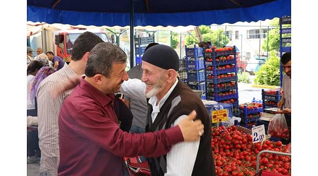 Karabacak, Kocaeli mitingi için çarşı pazar dolaşıyor