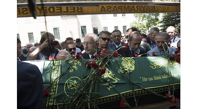 CHP lideri Kılıçdaroğlu Bayrampaşa eski İlçe Başkanı Zahit Gürdal&#39;ın cenaze törenine katıldı