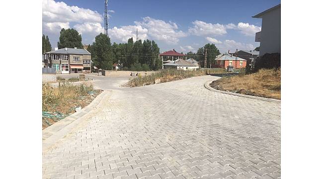 Çaldıran&#39;da parke taşı yol çalışması