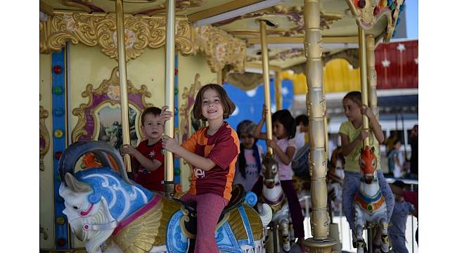 Niğde Belediye Başkanı Özkan&#39;dan çocuklara lunapark sürprizi