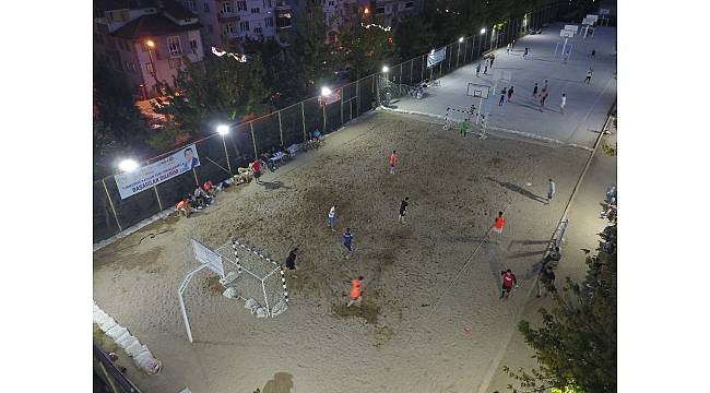 Plaj futbolu turnuvaları renkli görüntülere sahne oluyor