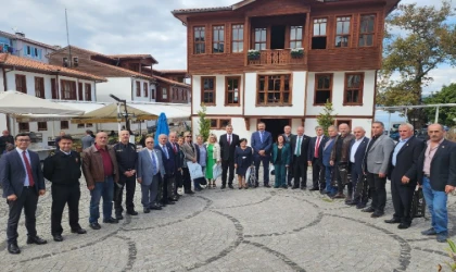 Gölcük’te muhtarlar İsrail’in saldırılarını kınadı